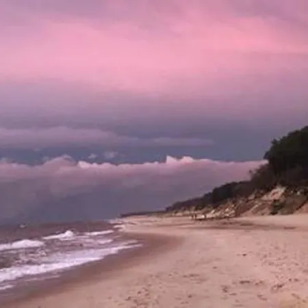 Nad Morzem Przy Klifie Debina アパート *