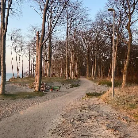 Nad Morzem Przy Klifie Debina アパート