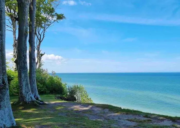 Nad Morzem Przy Klifie Debina *