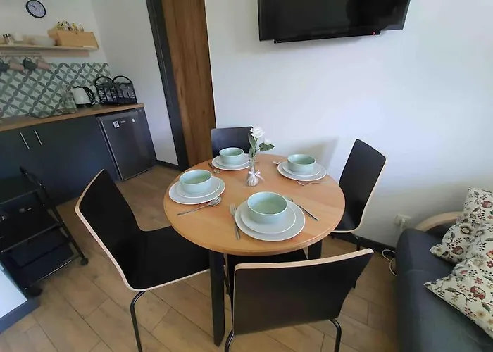 Nad Morzem Przy Klifie Debina